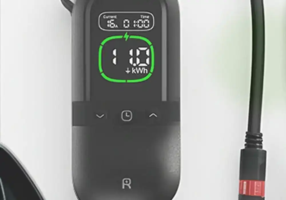 Elektromos autó töltő telepítés után – fali töltő kijelzővel
