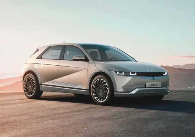 Hyundai Ioniq 5 otthoni töltése 11 kW-os Rheidon Type 2 fali töltővel a garázsban